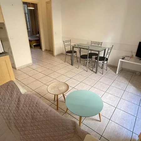 Modest One Bedroom Κάννες