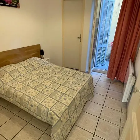Modest One Bedroom Διαμέρισμα *