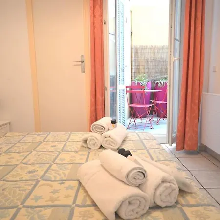 Modest One Bedroom Apartmán