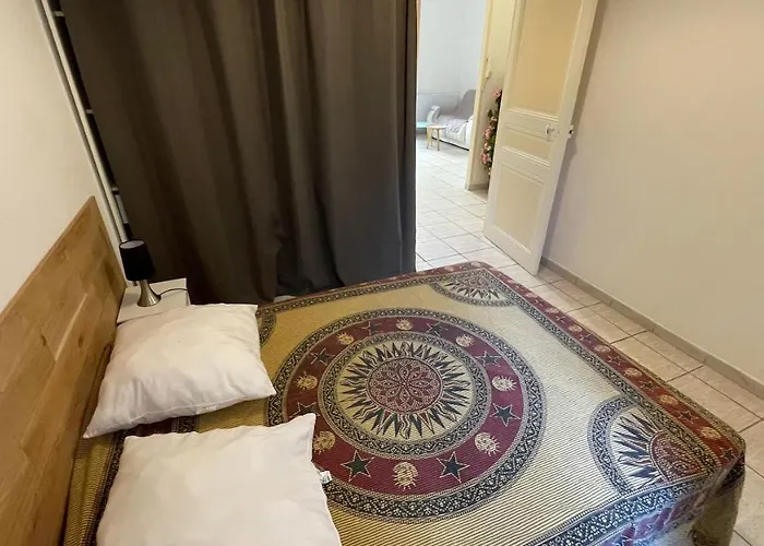 Modest One Bedroom Lägenhet Cannes